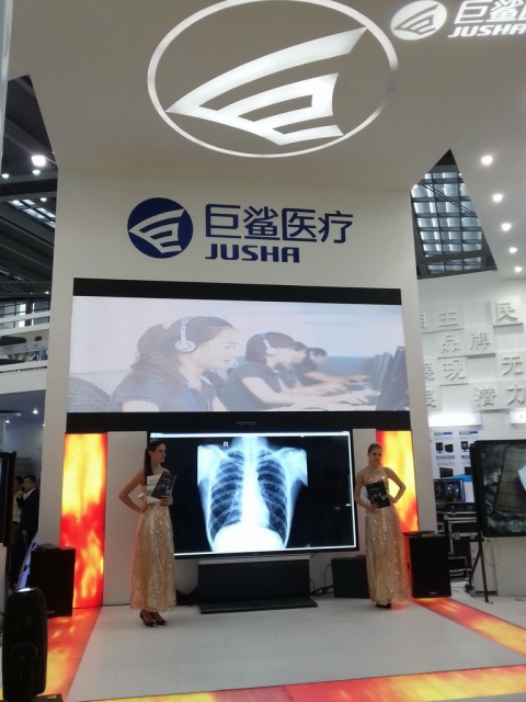 全球最大医用液晶显示器,巨鲨110